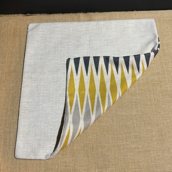 Set Of 4 Outdoor Throw Pillow Covers Waterproof 17x 17 Zip Yellow Grey Geometric - Picture 6 of 11